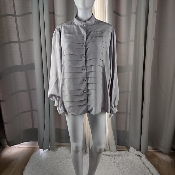 Chaus Woman Vintage Silk Look Gray Pleat Front Button Down Blouse Size 38 (Med) - Picture 1 of 14
